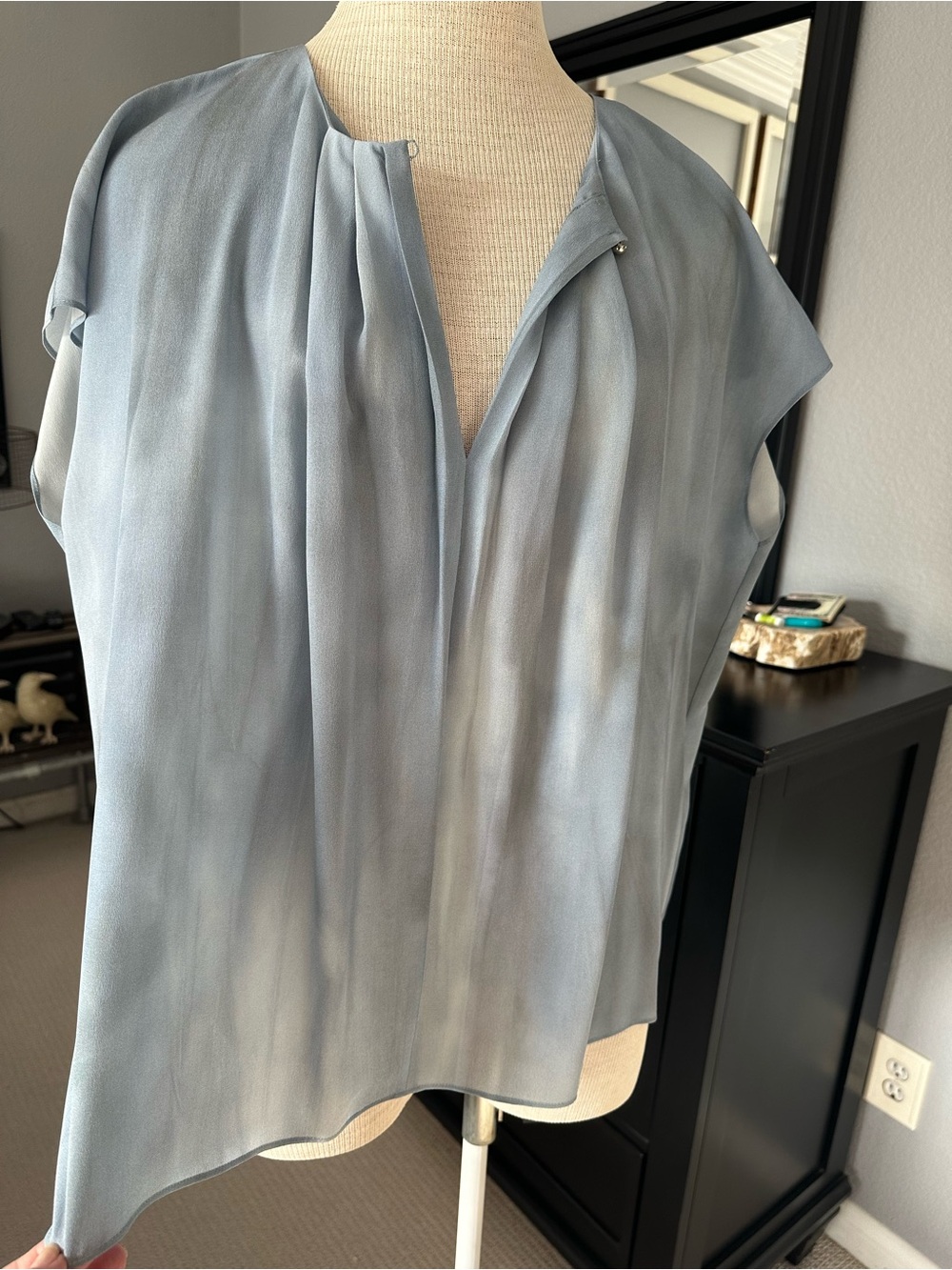 Vince sky blue pleated 100% silk blouse NWT, size large - Picture 6 of 14